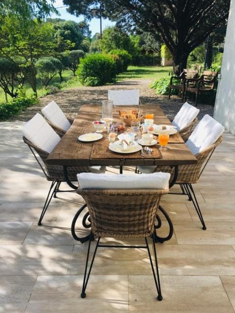Garden, Breakfast