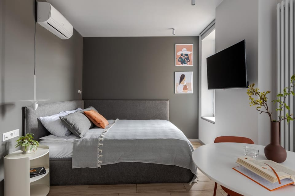 Photo of the whole room, Bedroom