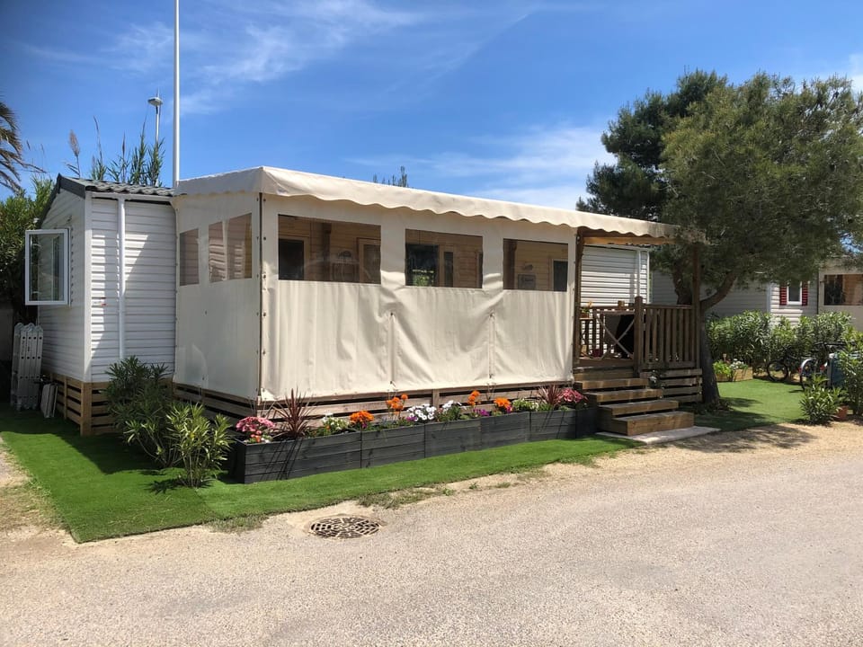 Mobilhome 2 Chambres 2 SDB Campground/ 
RV Resort in Saint-Cyprien