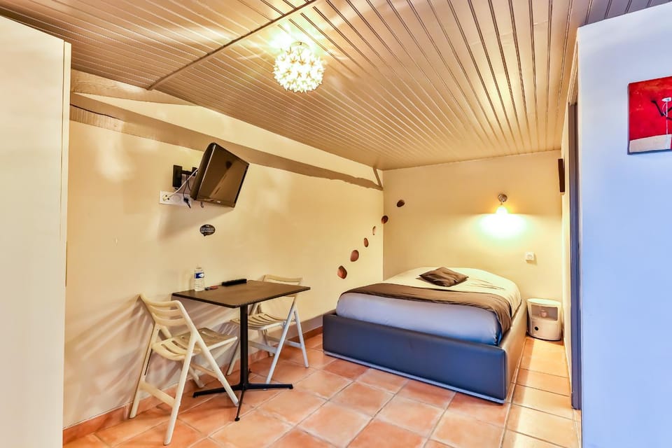 Bed, TV and multimedia, Other, Photo of the whole room, Seating area, Dining area, Bedroom, Swimming pool, Breakfast