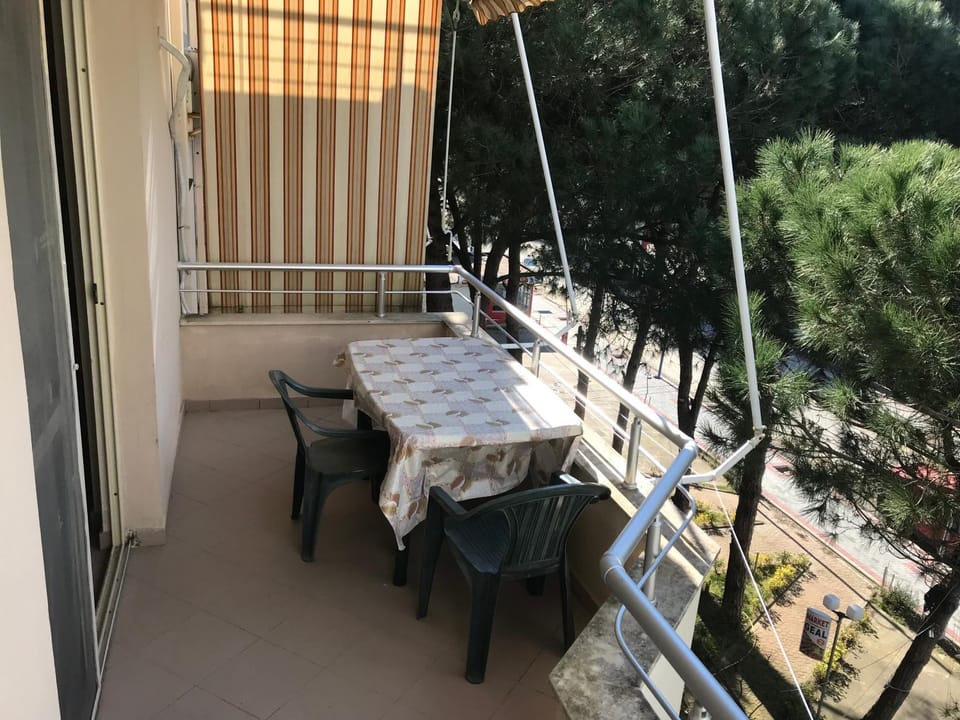 View (from property/room), Balcony/Terrace, Dining area