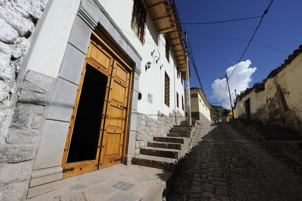 Facade/entrance