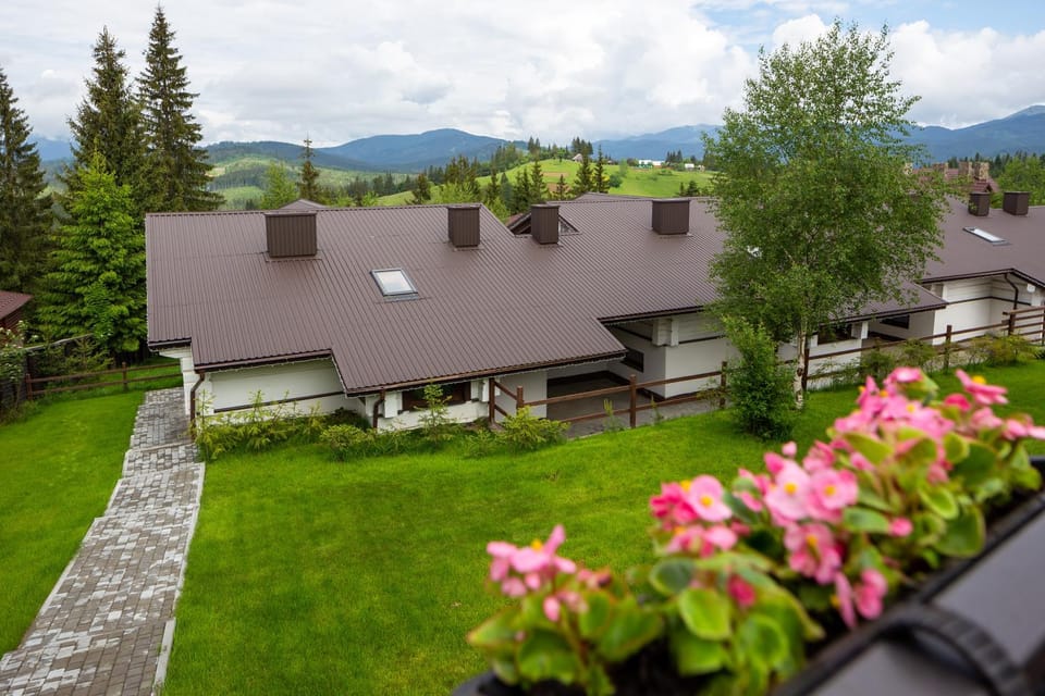 GOOD DAYS Shale Resort 4 км до Буковеля Chalet in Ukraine