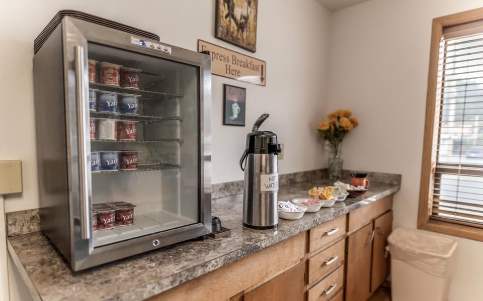 Coffee/tea facilities, Breakfast