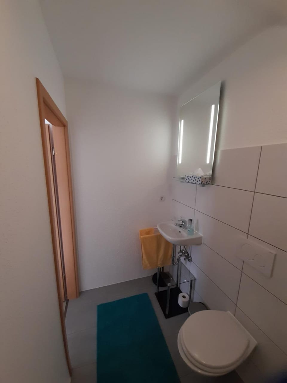 Toilet, Day, Bathroom, towels