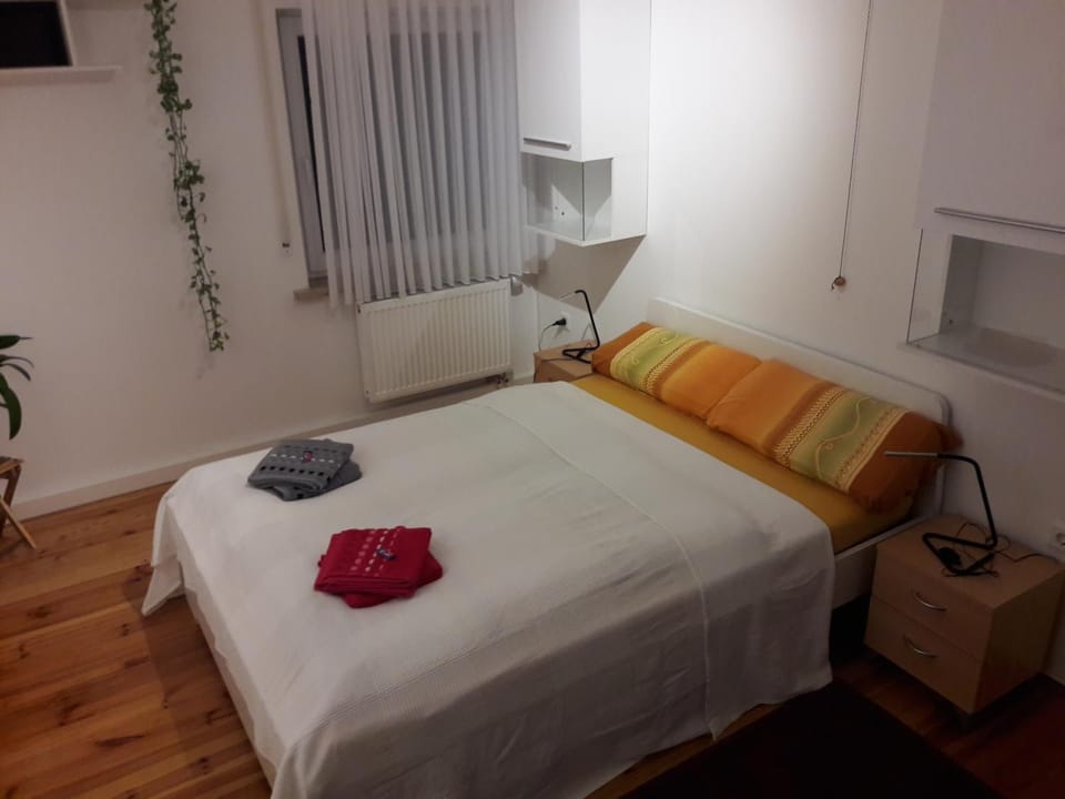 Bed, Night, Photo of the whole room, Bedroom, On site