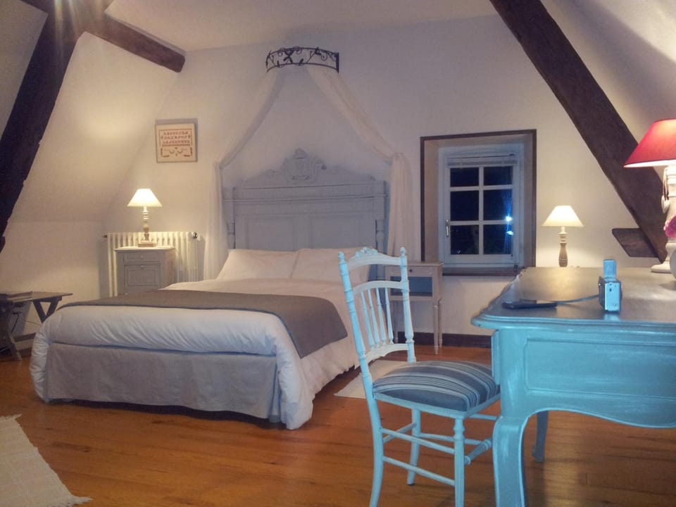 Bed, Internal: Not applicable to any particular room