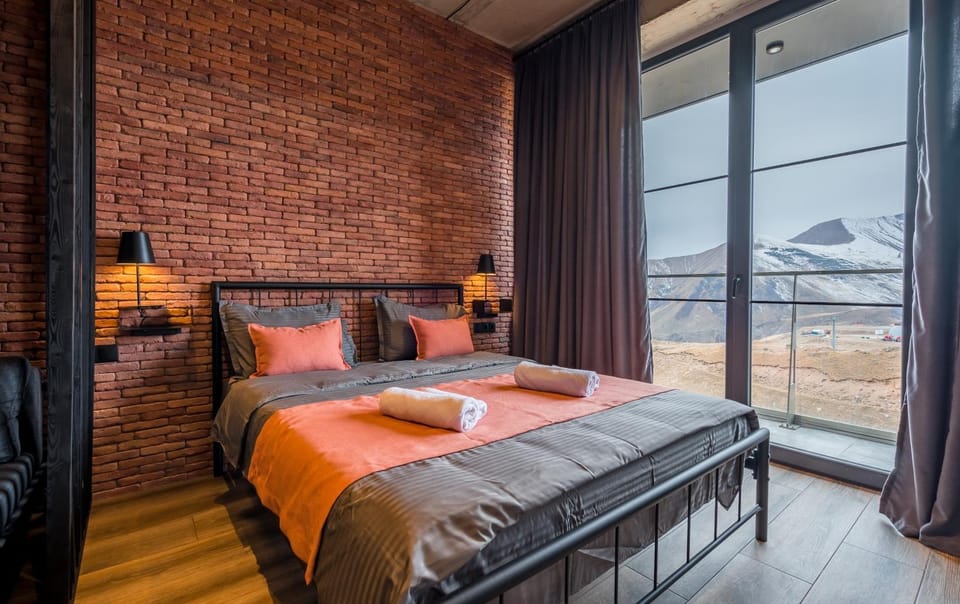Bed, View (from property/room), Balcony/Terrace, Bedroom, Mountain view