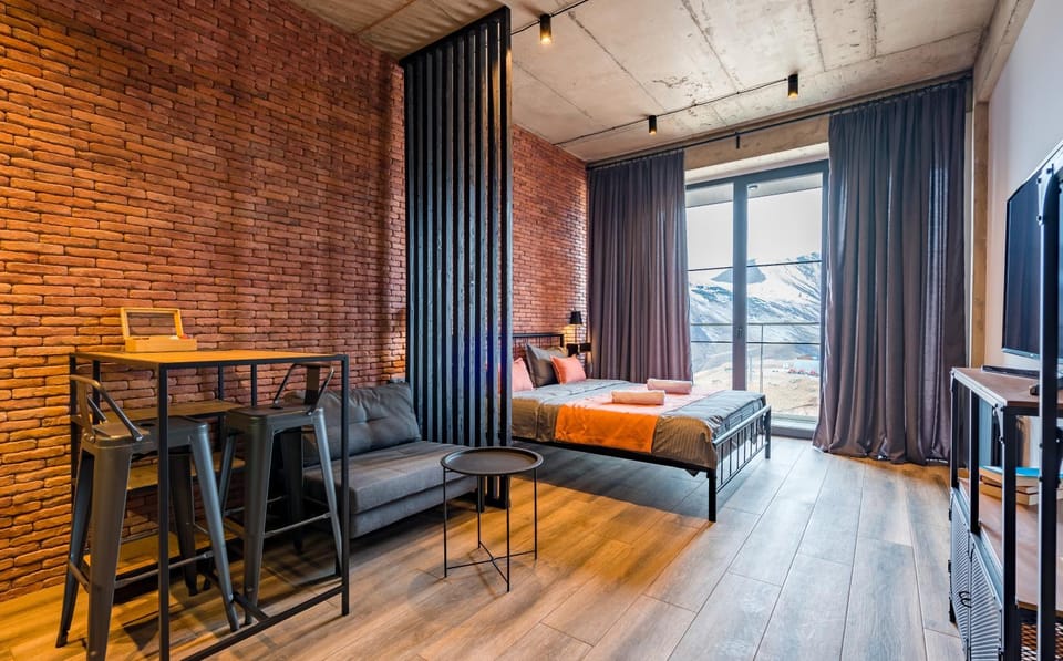 Bed, View (from property/room), Balcony/Terrace, Seating area, Dining area, Bedroom, Mountain view
