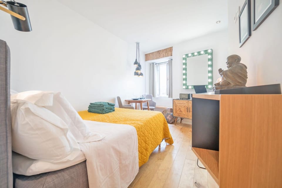Downtown Comfy Suite Apartment in Lisbon