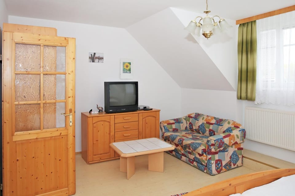 Weinhof & Gästezimmer Gregor Raab Apartment in Austria