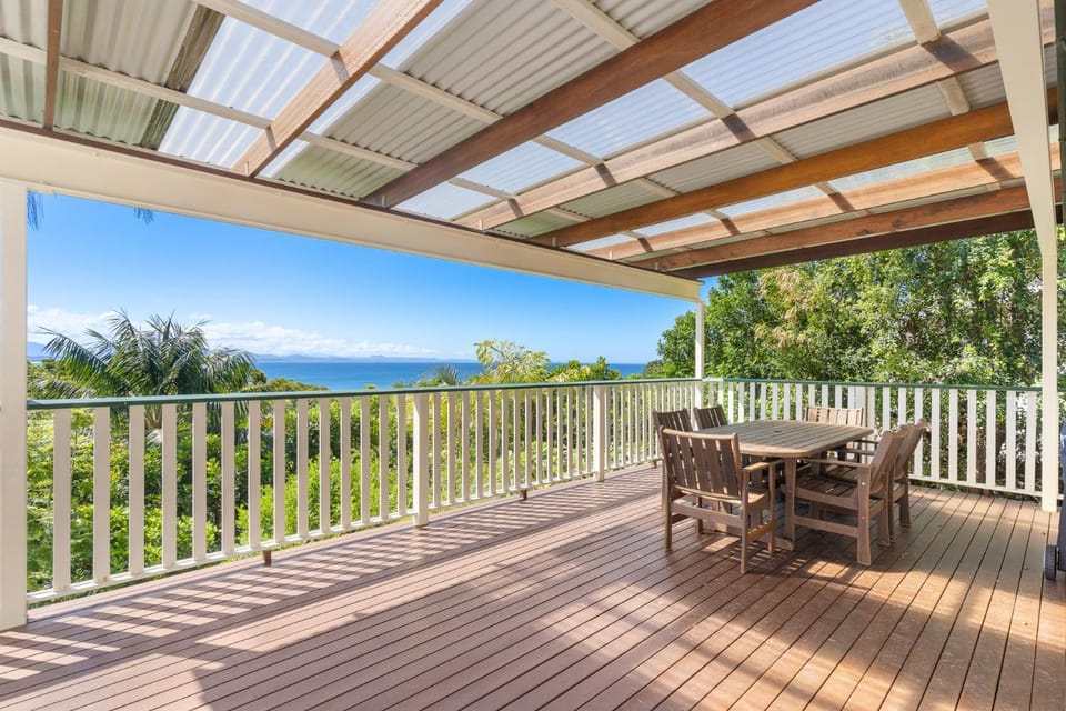Natural landscape, View (from property/room), Balcony/Terrace, Dining area, Sea view