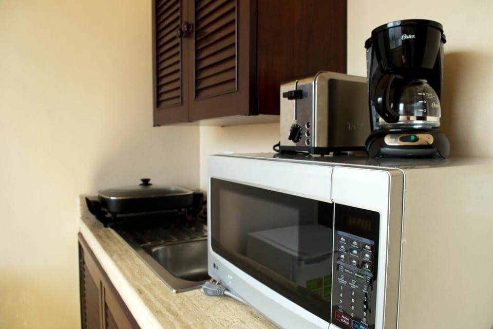 Coffee/tea facilities, Dining area