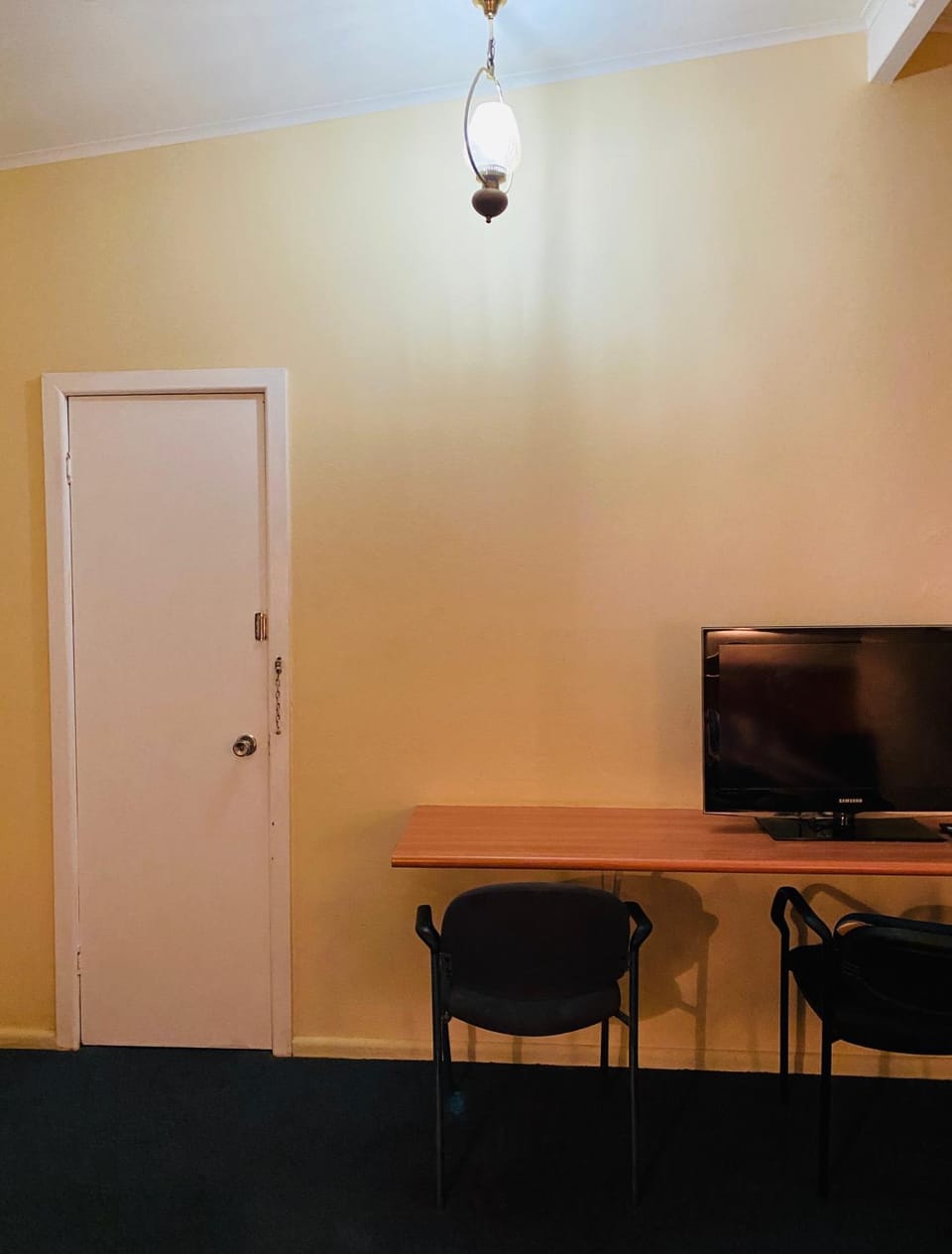 Shower, Toilet, BBQ facilities, Bathroom, TV and multimedia, Coffee/tea facilities, Seating area, Swimming pool, Swimming pool