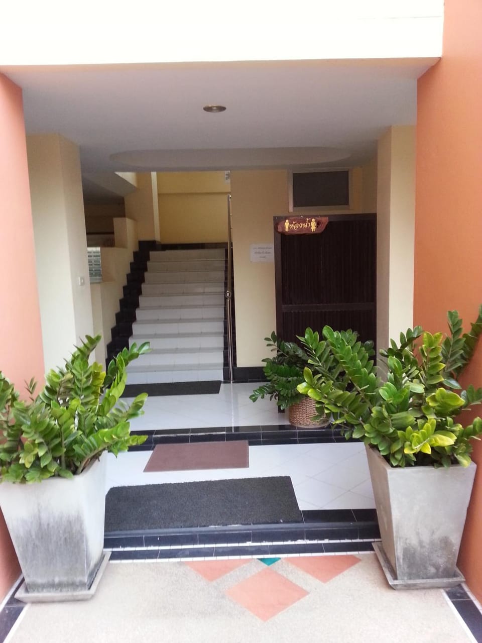Facade/entrance