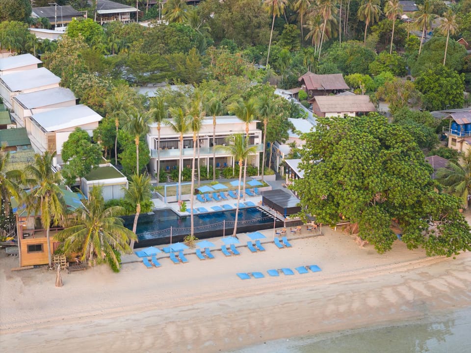 Property building, Natural landscape, Beach, Sea view, Swimming pool