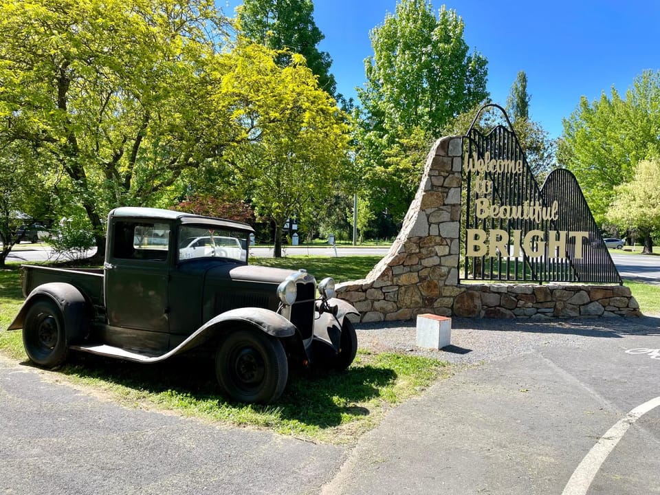 Nearby landmark, Spring, Day, Natural landscape, Street view