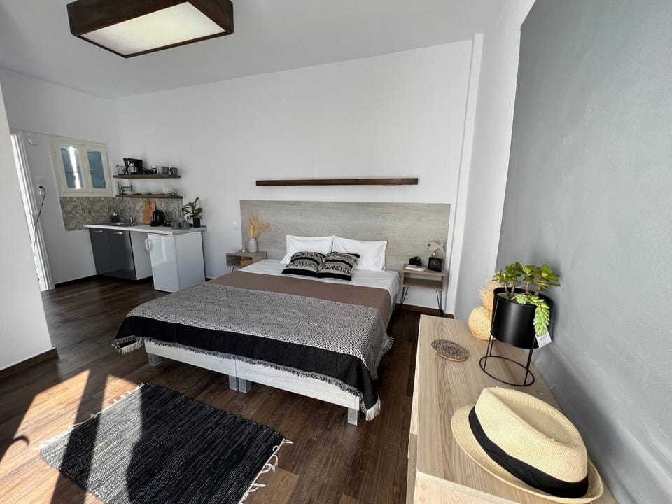 Bed, kitchen