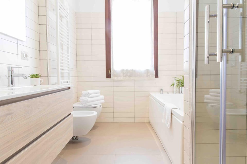 Shower, Toilet, Bathroom, Bath