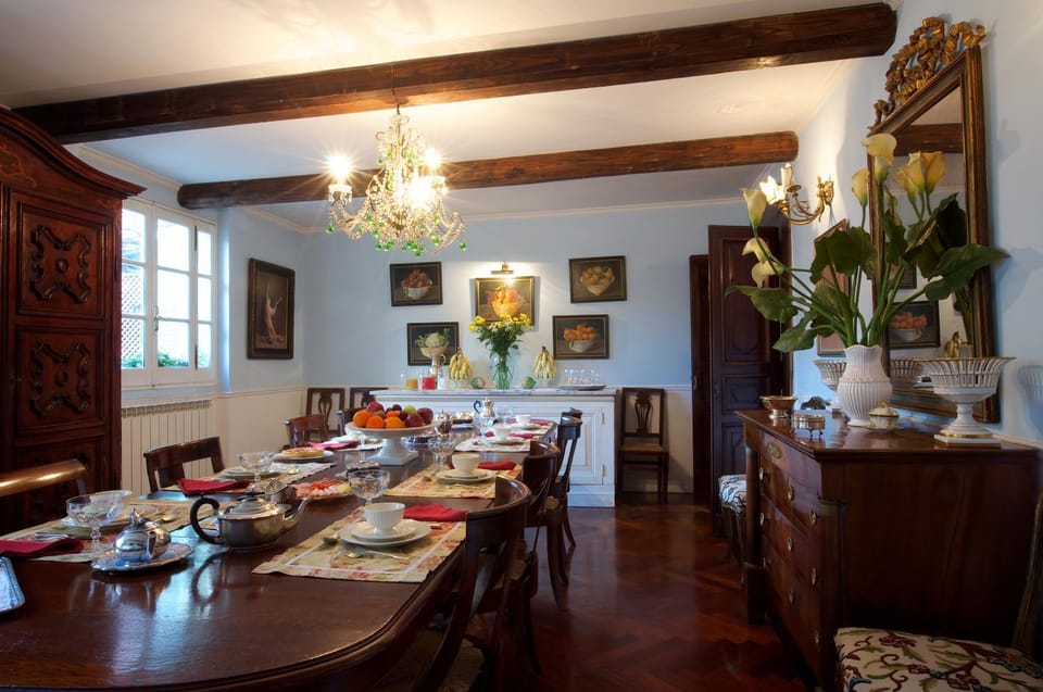 Day, Decorative detail, Dining area