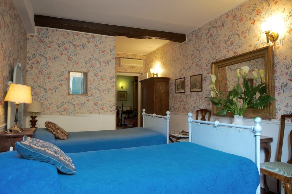 Day, Photo of the whole room