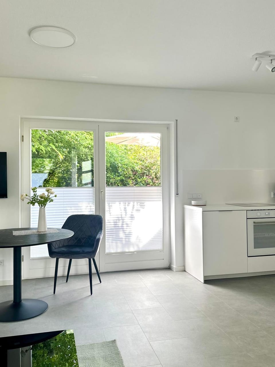 View (from property/room), Balcony/Terrace, Kitchen or kitchenette, Dining area, oven