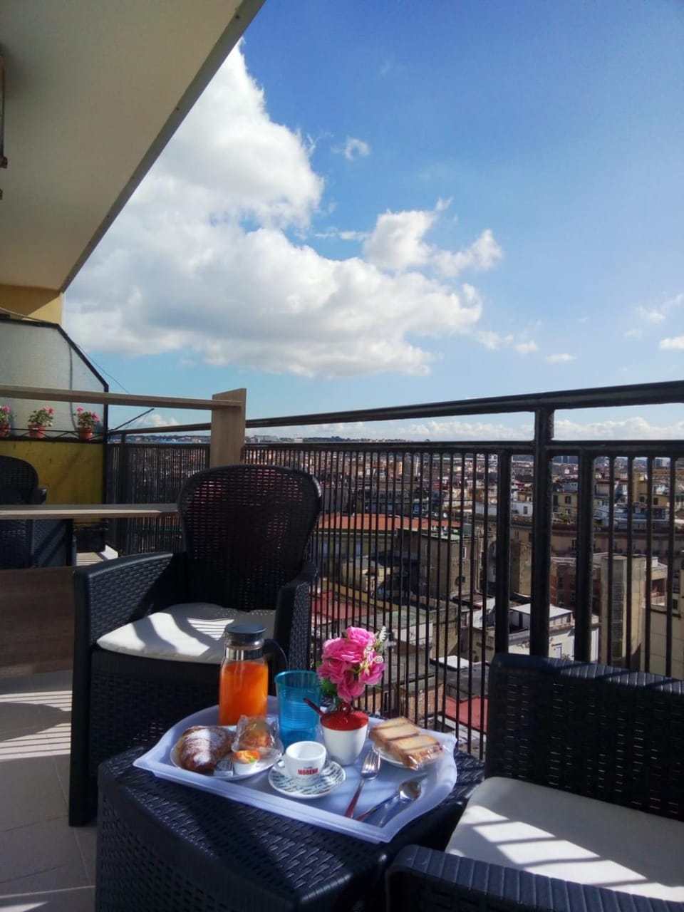 Balcony/Terrace, Pets, City view, Landmark view, Mountain view, Sea view, Street view, Family