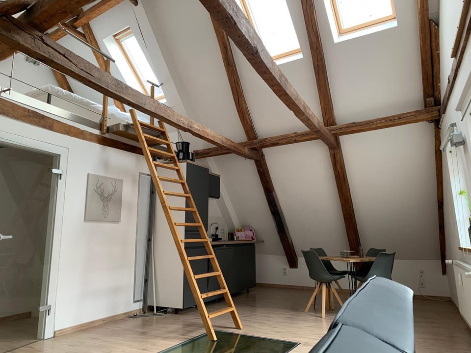 Seating area, bunk bed
