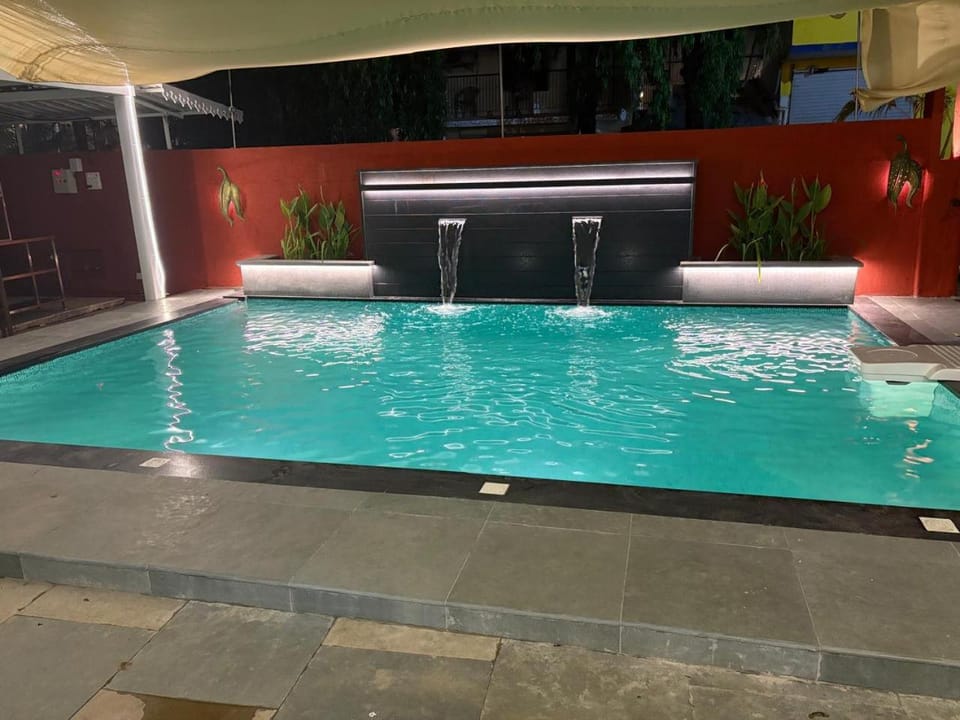 Swimming pool, Swimming pool