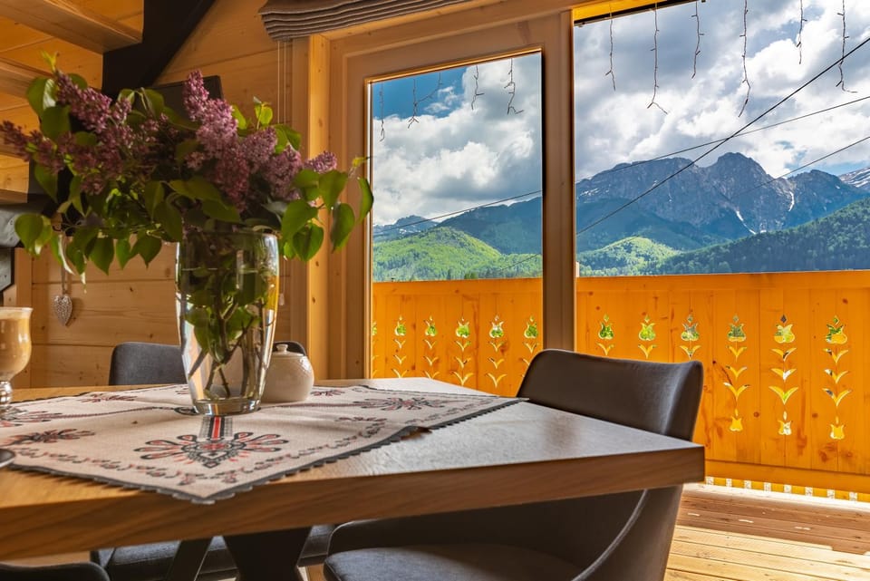 Dining area, Mountain view