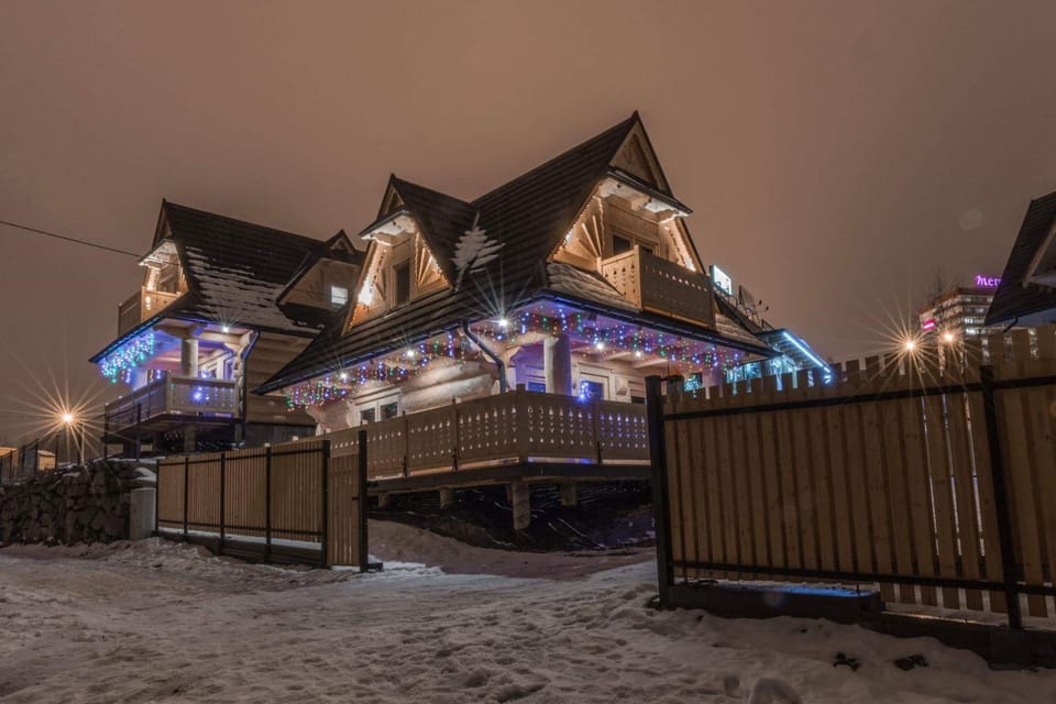Property building, Winter, Decorative detail