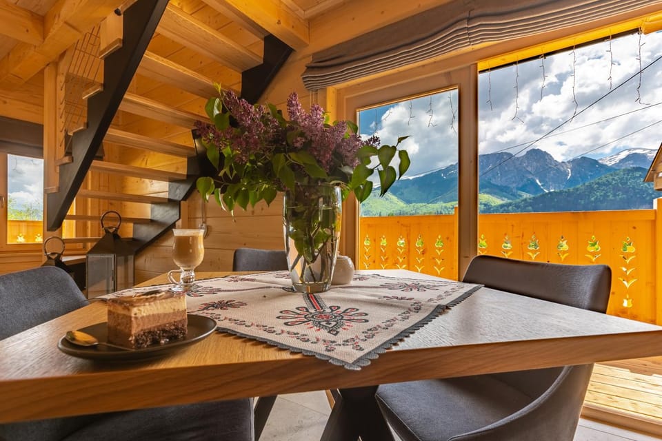 Dining area, Mountain view