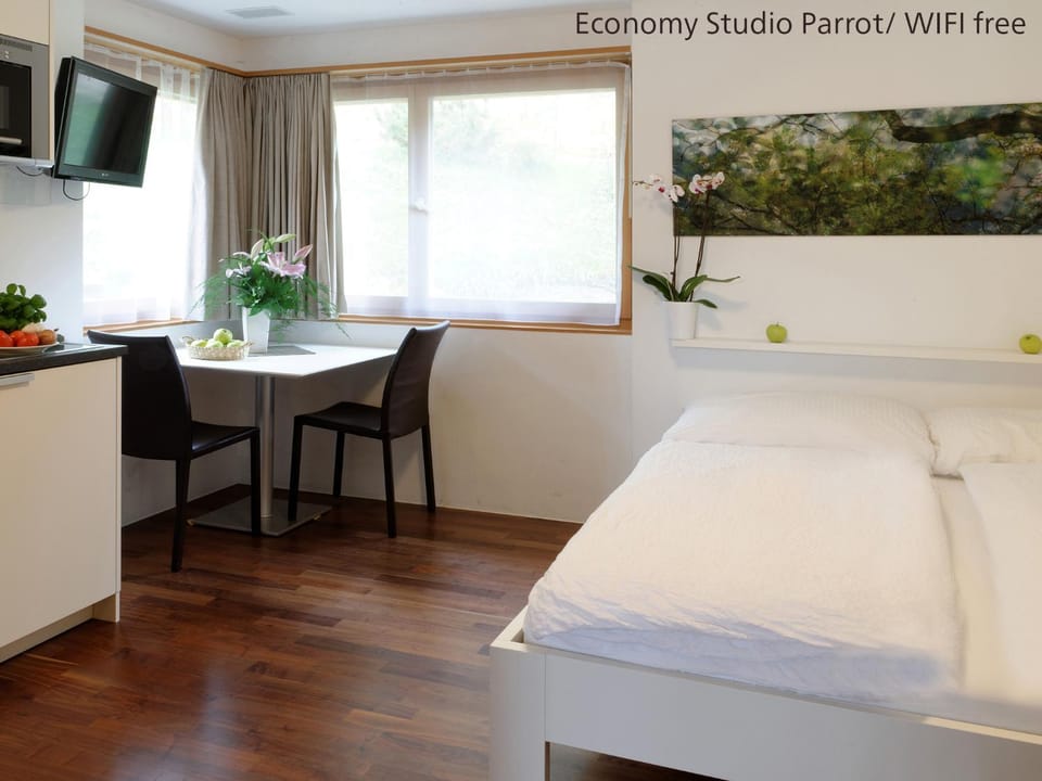 Bed, Seating area