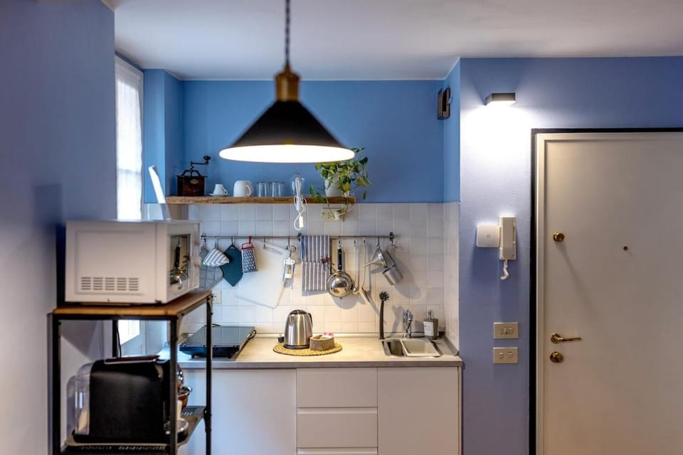 Coffee/tea facilities, Kitchen or kitchenette, microwave, stove