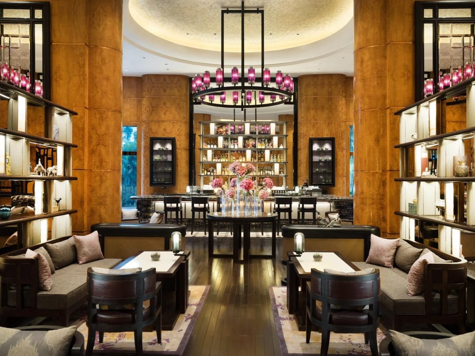 Restaurant/places to eat, Restaurant/places to eat, Lounge or bar