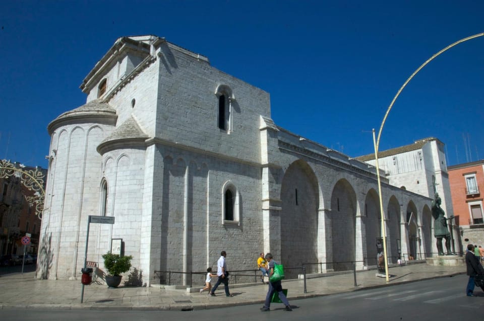 Nearby landmark, Neighbourhood