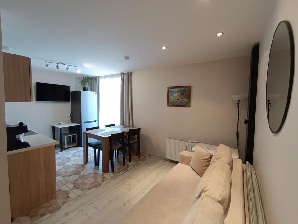 Kitchen or kitchenette, Seating area, Dining area