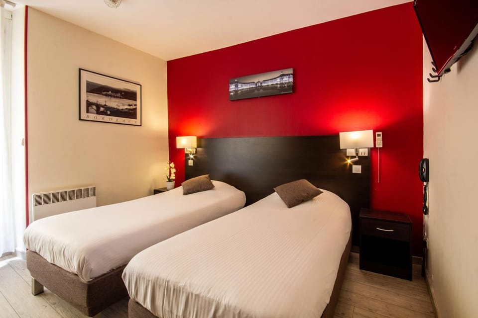 Bed, Photo of the whole room, Bedroom, internet