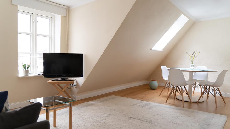 Communal lounge/ TV room, TV and multimedia, Seating area