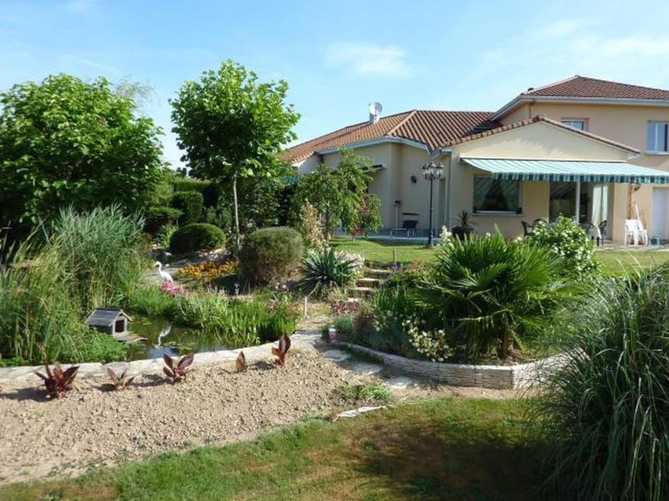 Chambres d'Hôtes de l'Auraine Bed and Breakfast in Limoges