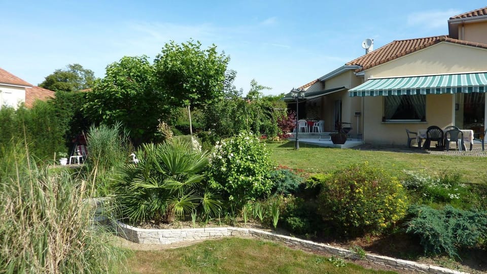 Chambres d'Hôtes de l'Auraine Bed and Breakfast in Limoges
