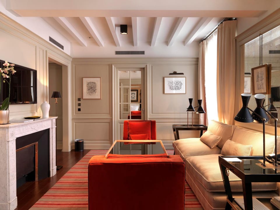 Seating area, Bedroom, flat iron