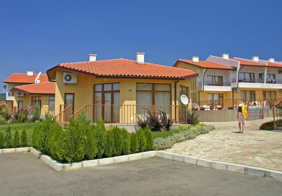 Property building, Day