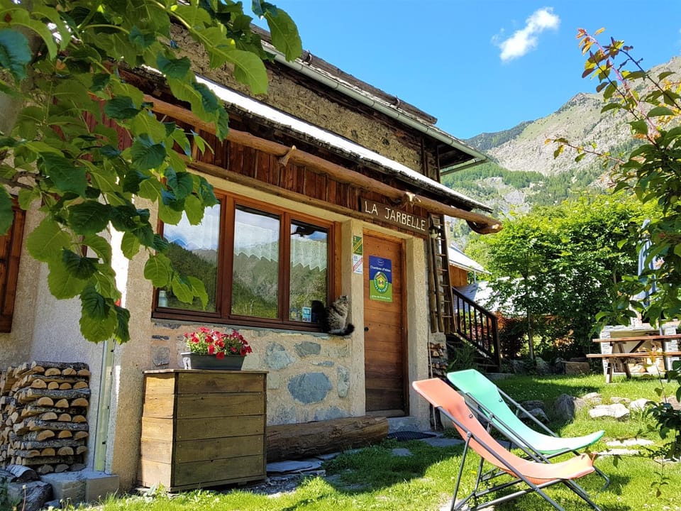 Property building, Facade/entrance, BBQ facilities, Mountain view, sunbed