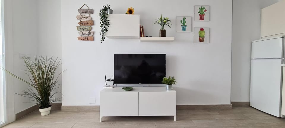 Communal lounge/ TV room, TV and multimedia