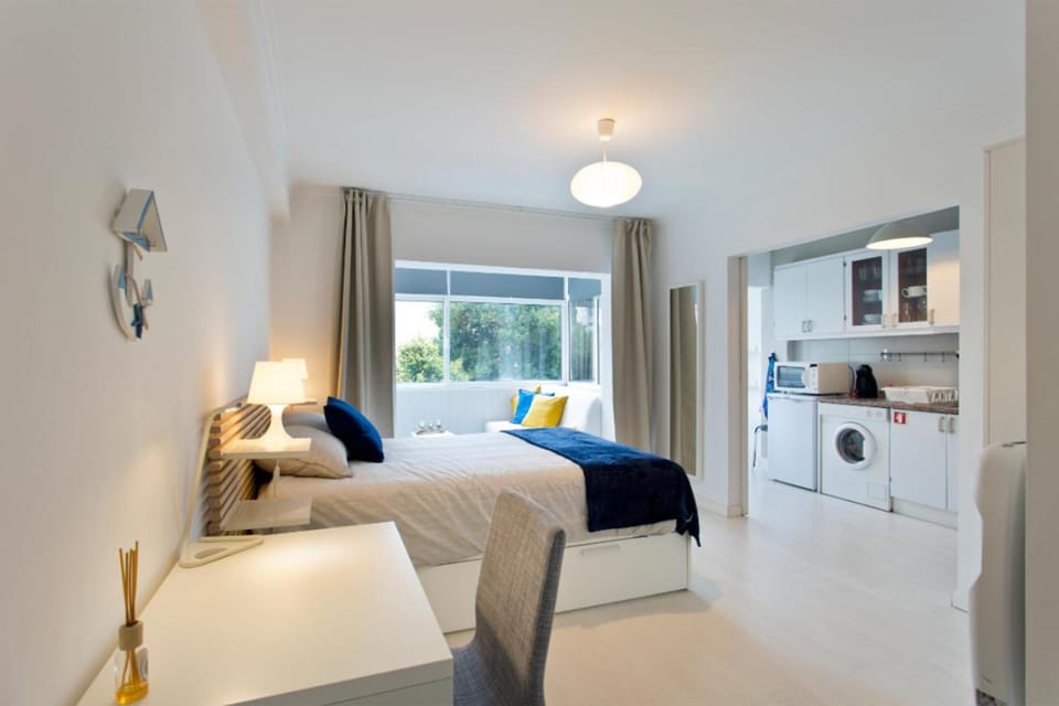Bed, Kitchen or kitchenette, Living room