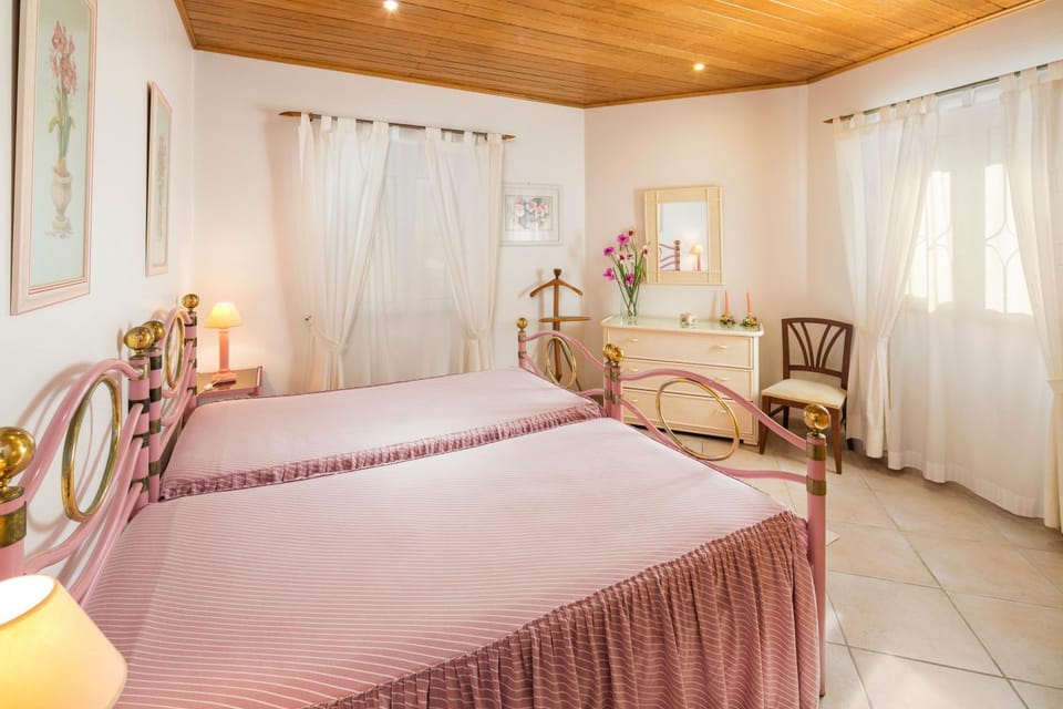 Bed, Bedroom, Family