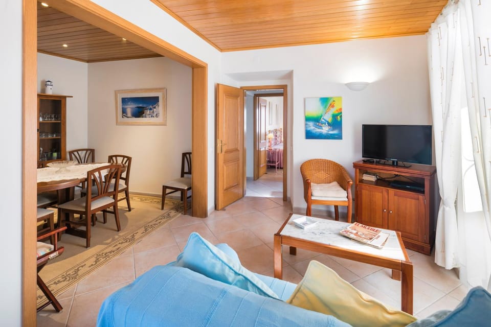 Communal lounge/ TV room, Living room, Family
