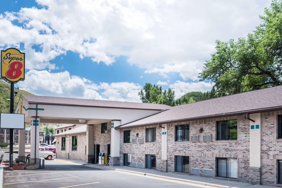 Property building, Day, On site, Time of day