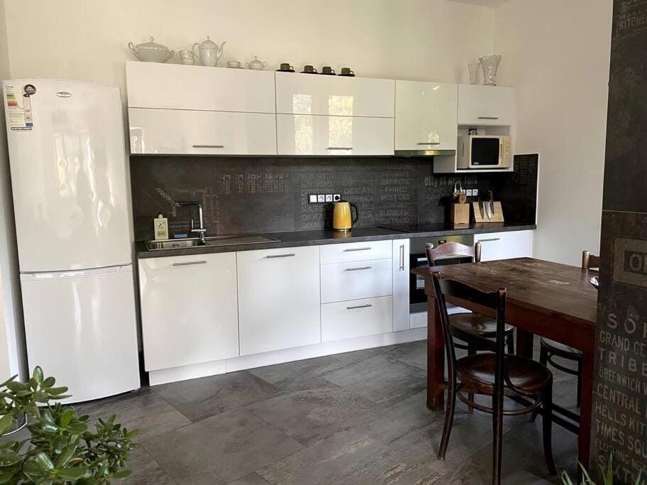Apartmán v prvorepublikové vile Apartment in Lower Silesian Voivodeship